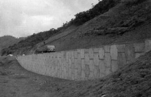 PRIMEIRA OBRA NO BRASIL E AMERICA LATINA BR-470 - km54 - SC (Foto de 1977)